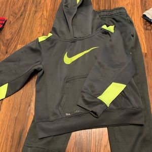 Nike sweatshirt and sweatpants